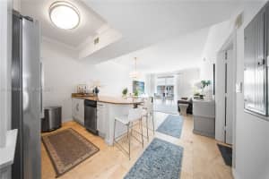 7290 Sw 90th St 308, Miami