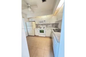 207 Lake Pointe Dr 201 Oakland Park, FL 33309 - MLS#A11974600