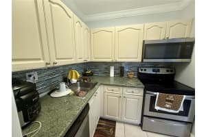 10413 N Kendall Dr APT B208, Miami, FL 33176, - MLS#A11974679