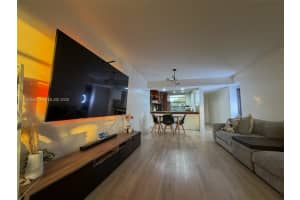 1709 Whitehall Dr 405, Davie