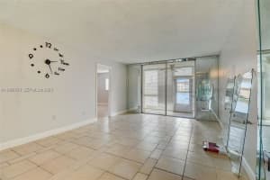 9001 Sunrise Lakes Blvd 109 Sunrise, FL 33322 - MLS#A11974793