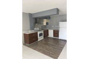 220 Kings Point Dr 103, Sunny Isles Beach