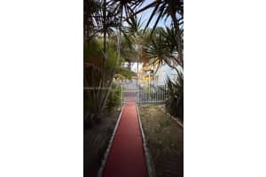 1275 Marseille Dr 40, Miami Beach