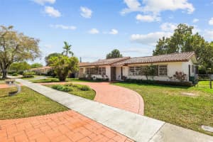 10262 Sw 27th St Miami, FL 33165 - MLS#A11974963