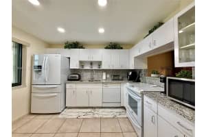 318 Lakeview Dr 203 Weston, FL 33326 - MLS#A11974972