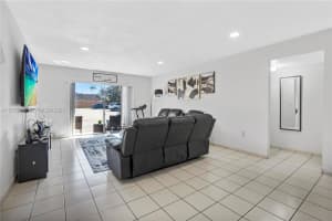 9403 Sw 76th St Y17 Miami, FL 33173 - MLS#A11975048