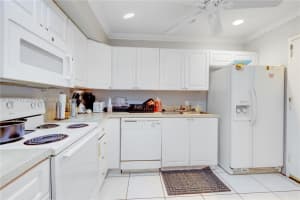 4848 Nw 24th Ct 215, Lauderdale Lakes