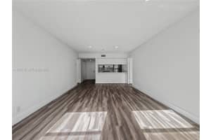 8120 Geneva Ct 453 Doral, FL 33166 - MLS#A11975145