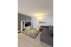 541 Blue Heron Dr , Hallandale Beach, FL 33009 - MLS#A11975239