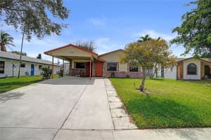 215 Nw 12th Ct, Dania Beach