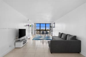 1000 Parkview Dr 1001 Hallandale Beach, FL 33009 - MLS#A11975305