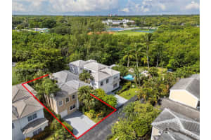 2518 Ne 206th Ter, Miami