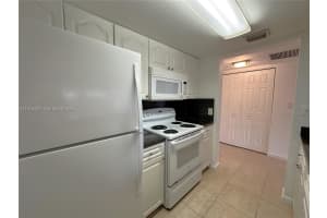 8160 Geneva Ct 404 Doral, FL 33166 - MLS#A11975439