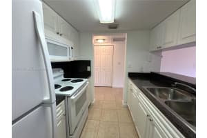 8160 Geneva Ct 404 Doral, FL 33166 - MLS#A11975439