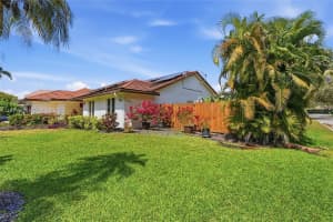 10003 Nw 53rd Ct Coral Springs, FL 33076 - MLS#A11975601