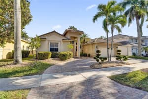 2458 Greenbrier Ct Weston, FL 33327 - MLS#A11975661