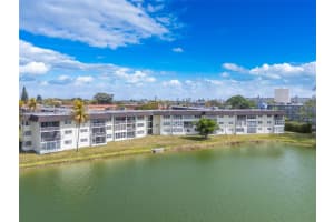 1530 Ne 191st St 105, Miami