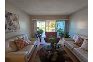 140 Lakeview Dr 111 Weston, FL 33326 - MLS#A11975763