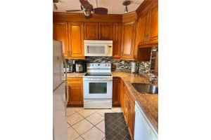 5121 W Oakland Park Blvd 204 Lauderdale Lakes, FL 33313 - MLS#A11975797