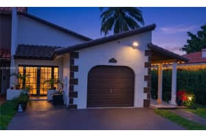 20166 W Oakmont Cir, Hialeah
