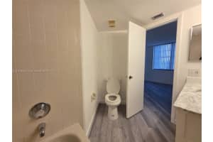 210 Lake Pointe Dr 304 Oakland Park, FL 33309 - MLS#A11976004