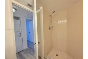 210 Lake Pointe Dr 304 Oakland Park, FL 33309 - MLS#A11976004