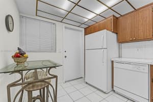 330 Se 2nd St 103g Hallandale Beach, FL 33009 - MLS#A11976029