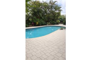 2110 Ne 198th Ter, Miami