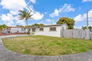 1005 W 36th Pl Hialeah, FL 33012 - MLS#A11976083