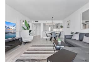 400 Pointe Dr , Miami Beach, FL 33139 - MLS#A11976247