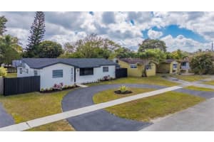 5400 Van Buren St Hollywood, FL 33021 - MLS#A11976305