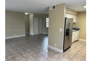 301 Sw 86th Ave 102 Pembroke Pines, FL 33025 - MLS#A11976310