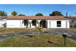 2913 Dolphin Dr, Miramar