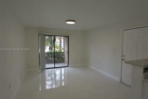 15560 Sw 104th Ter 613, Miami