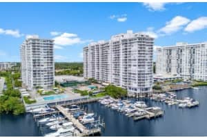18081 Biscayne Blvd 702, Aventura