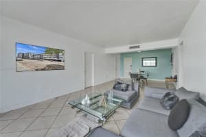 1880 S Treasure Dr 2g North Bay Village, FL 33141 - MLS#A11976730