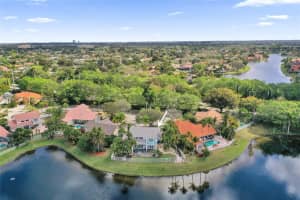 1078 Laguna Springs Dr, Weston