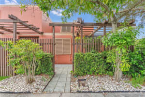 1490 Laguna Ln Pembroke Pines, FL 33026 - MLS#A11976773