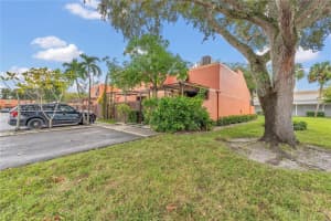 1490 Laguna Ln Pembroke Pines, FL 33026 - MLS#A11976773