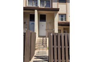 655 W Park Dr Apt 6-12, Miami, FL 33172, - MLS#A11976787