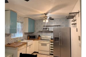 1104 N 17th Ct 105 Hollywood, FL 33020 - MLS#A11976888