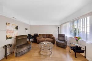 900 Sw 10th Ter 8s Hallandale Beach, FL 33009 - MLS#A11976935