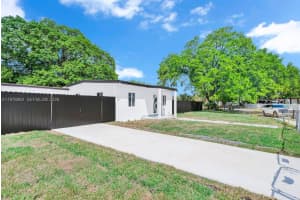 16320 Nw 19 Ct Miami Gardens, FL 33054 - MLS#A11976962