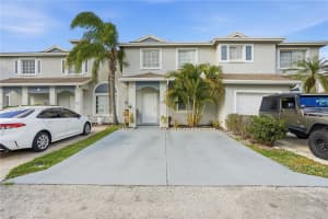 4765 Sw 14th St, Deerfield Beach