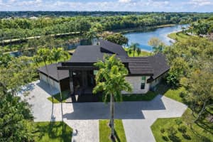 3560 Paddock Rd Weston, FL 33331 - MLS#A11977029