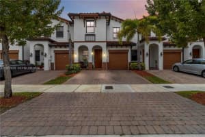 10268 Nw 88th Ter Doral, FL 33178 - MLS#A11977033