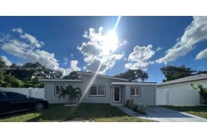 18 Miami Gardens Rd West Park, FL 33023 - MLS#A11977052