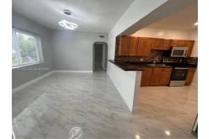 18 Miami Gardens Rd West Park, FL 33023 - MLS#A11977052