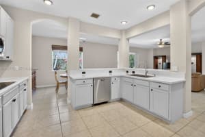 19151 N Hibiscus St Weston, FL 33332 - MLS#A11977058