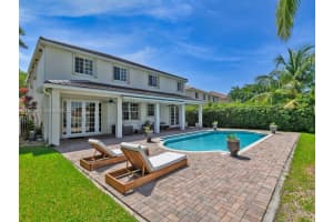 4400 Fox Ridge Dr, Weston